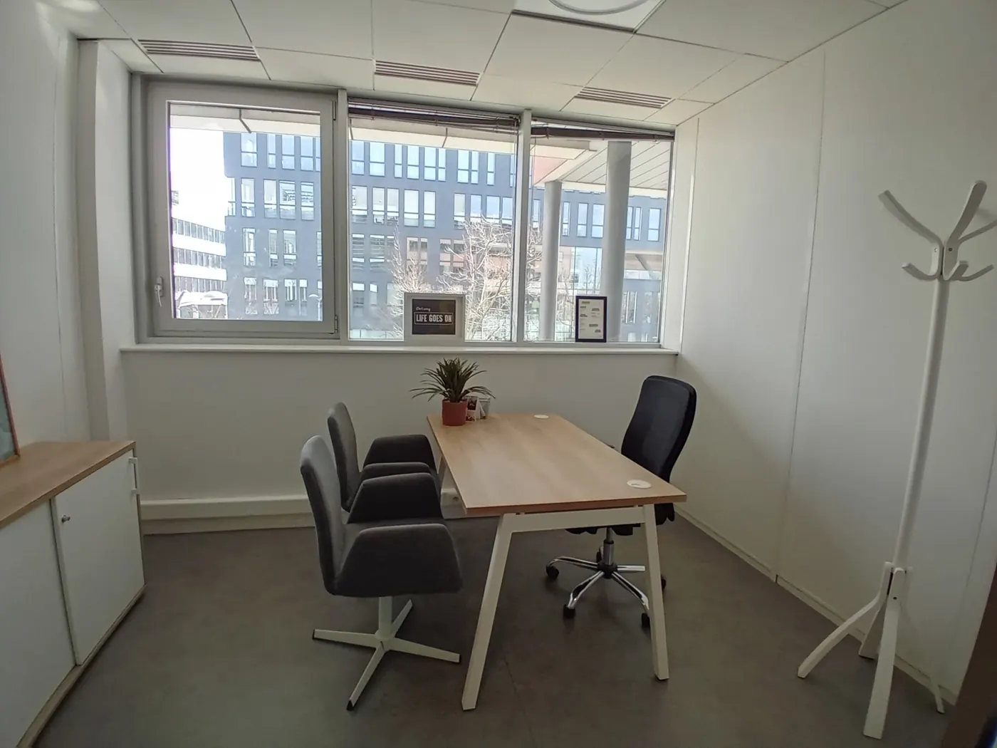 Bureau lumineux pour les entretiens individuels